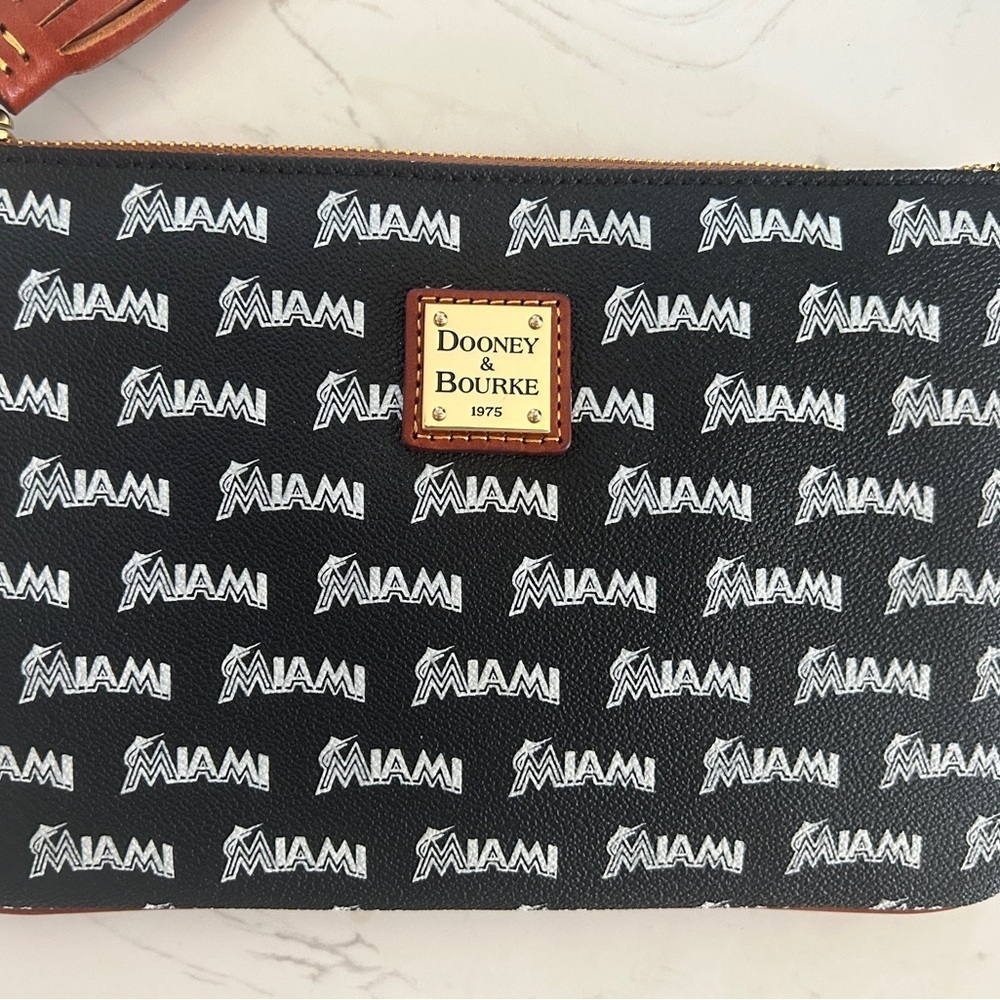 Dooney & Bourke MLB Miami Marlins Tassel Wristlet/Clutch- NWT - Picture 2 of 9